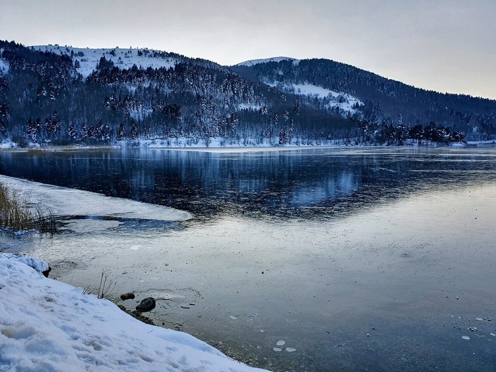 Lake Abant, Türkiye: lake and forest in winter.