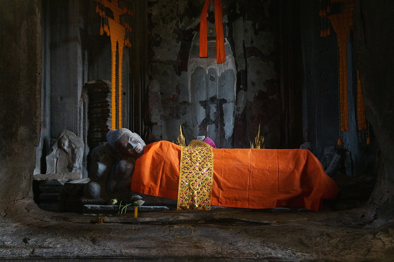 Angkor Wat: a reclining Buddha in the central section, 2014.